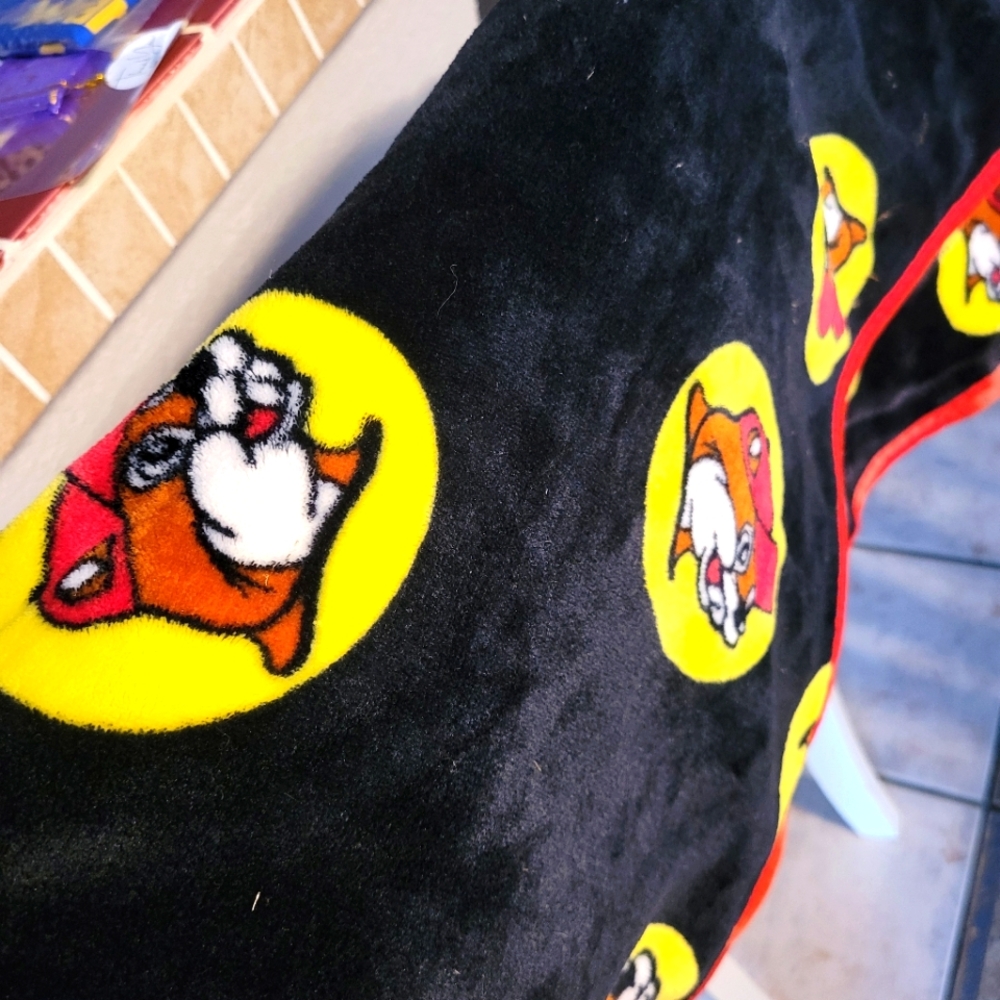 Buc-ee's throw blanket